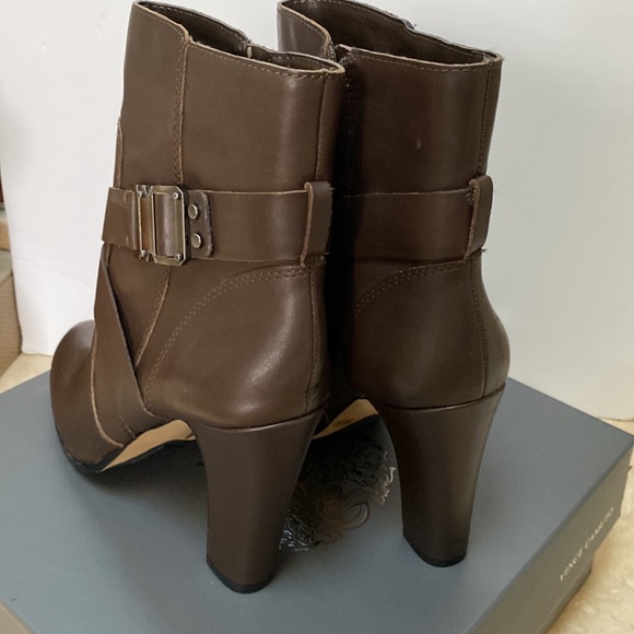 Vince Camuto Bootie . Size 9 Khaki Grey - Picture 3 of 10